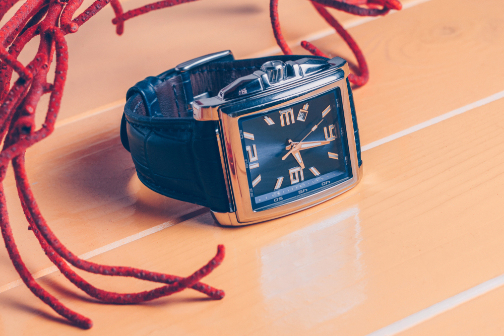 スクエア型の腕時計について徹底解説 女性にも似合うスクエア Karitokeマガジン ブランド腕時計のレンタルサービス Karitoke